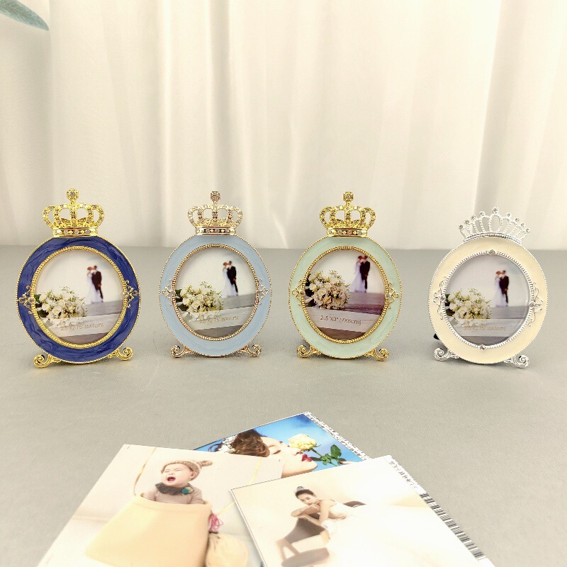 Nordic style golden crown table shooting props jewelry ornaments zinc alloy photo frame manufacturers wholesale