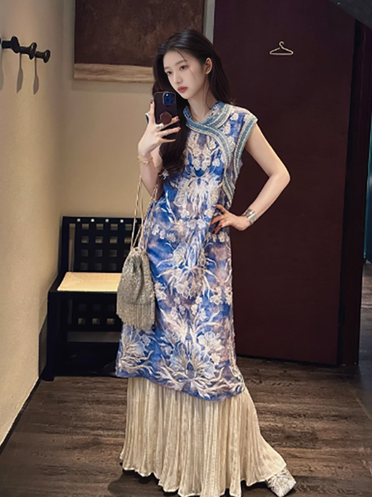 Váy dài sườn xám cách tân thêu hoa nặng cao cấp phong cách Trung Quốc mới mùa hè — Màu xanh lam đậm, Màu vàng ngỗng, Màu hồng be
