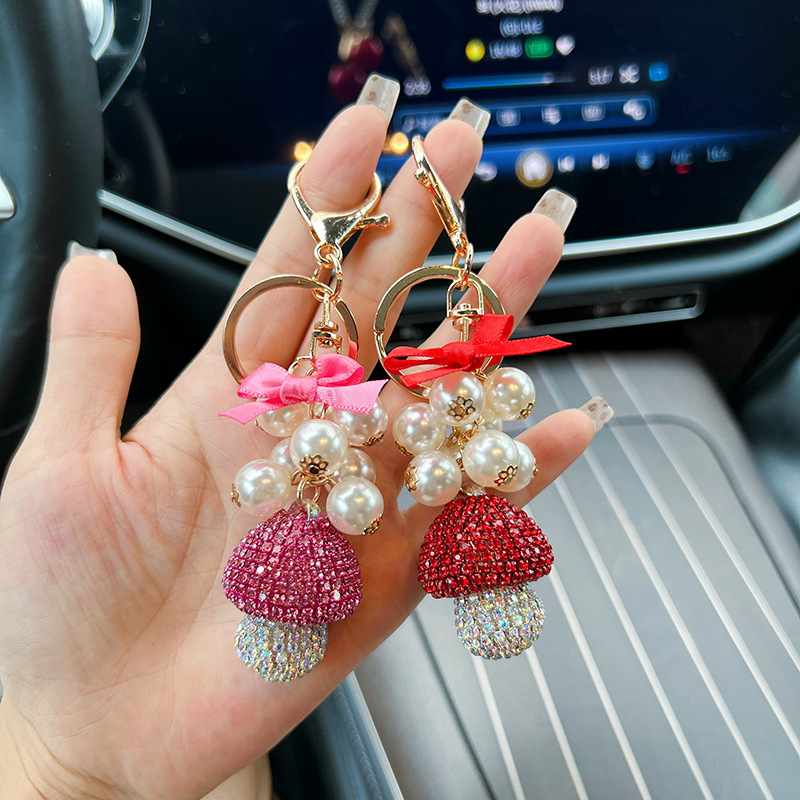 Nuevo taladro de perlas de garras de hongo pequeño agujero de llave completo taladro de llave de automóvil exquisita bolsa coreana colgante para mujeres