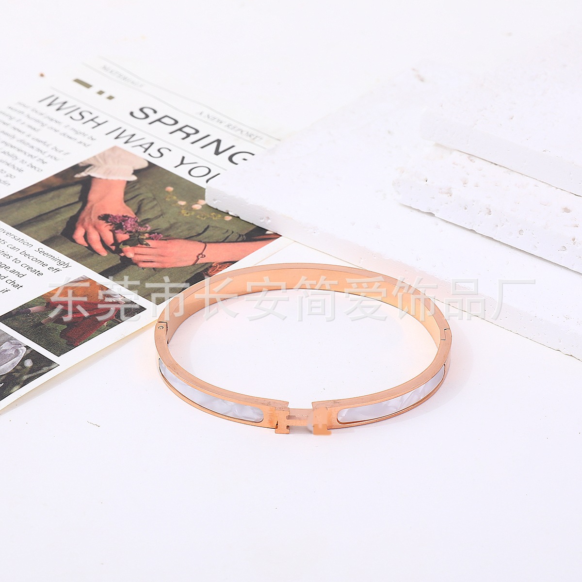 Pulsera de acero inoxidable mujer letra H joyería titanio acero no desvanecimiento venta al por mayor nueva pulsera simple oro plateado hebilla de apertura