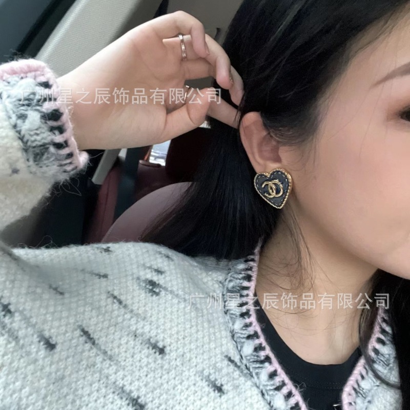 女性用の香家ペアバージョンダブルCブルーラブデニムイヤリング、女性用の小さな香りのハート型イヤリング、工場卸売のリアルショット|undefined