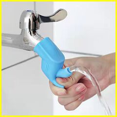 Extended water guide and anti-splash extender, baby silicone faucet extender, children's hand washing spout extender