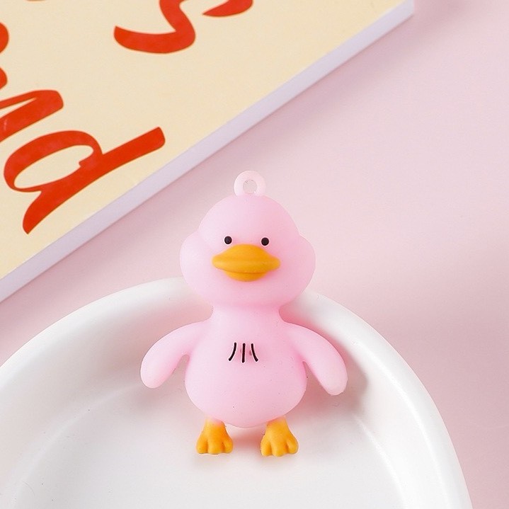 Creativo de dibujos animados pegamento suave pato amarillo colgante llavero adorable reabastecimiento de pato colgante bolsos accesorios llavero al por mayor