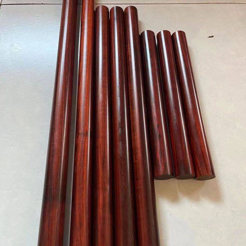 小葉紫檀の丸い棒の武術の棒のヨガのフィットネスの棒のめん棒の文は紫檀の原木の古い材料の太極の棒を遊んで眉をそろえます。|undefined