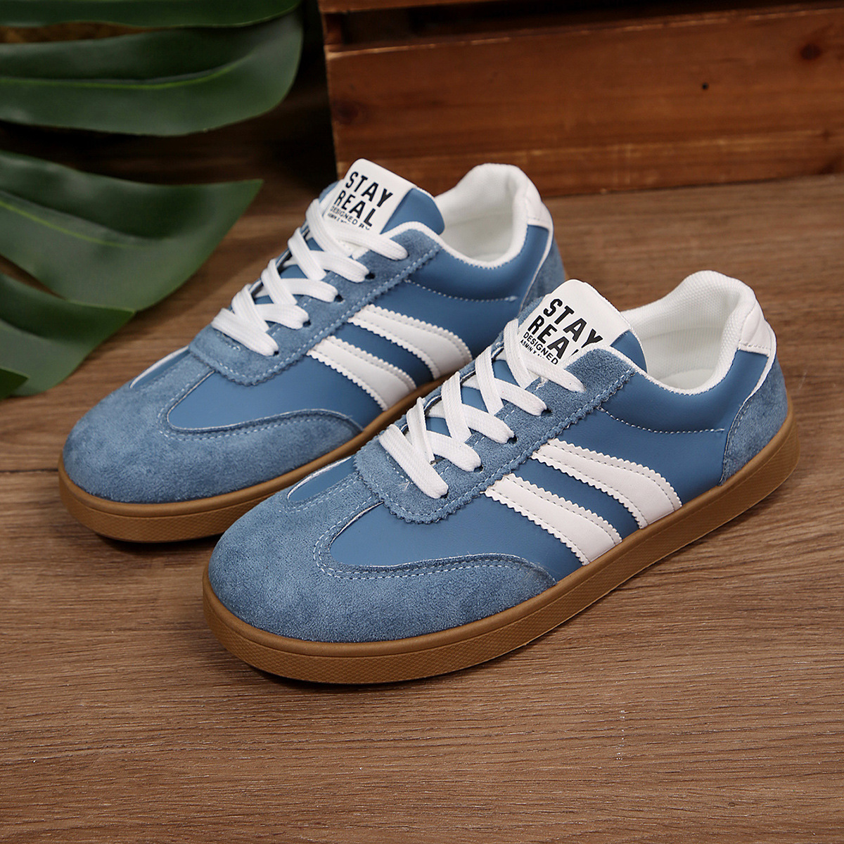 Zapatos de entrenamiento de base plana para mujeres 2025, primavera y otoño, zapatos de skate de comercio exterior de tamaño grande, zapatos casuales de moda, zapatos blancos para mujeres
