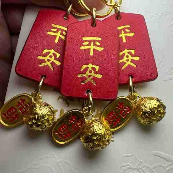 (2개) YUNGANG GROTTOES BUDDHA의 작은 동반자 HAPPY RUYI DATONG WENCHUANG 기념품 키 체인 인형 모피 볼 펜던트 배치의 새 버전