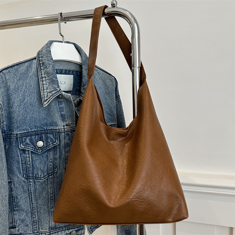 Textura de piel de aceite de gran capacidad perezosa de viento suave de color sólido retro invierno ocio viaje de la axila bolso de hombro