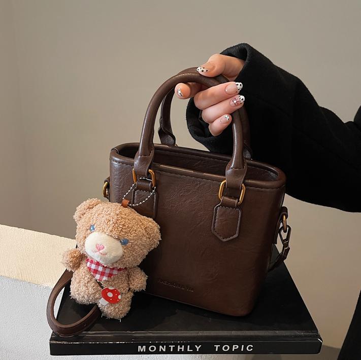 Bolsa de balde para mujeres 2024 nuevo retro versátil bolso de hombro portátil otoño-invierno súper caliente nicho de diseño de alta calidad bolso de mujer