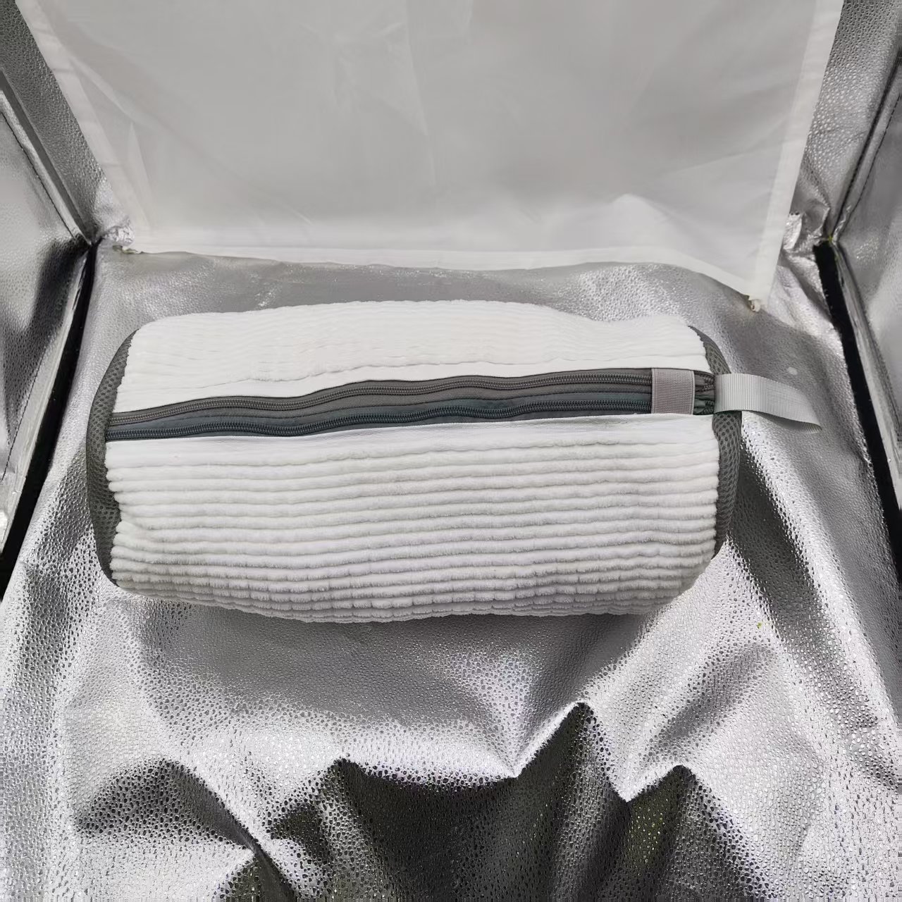 White + double zipper