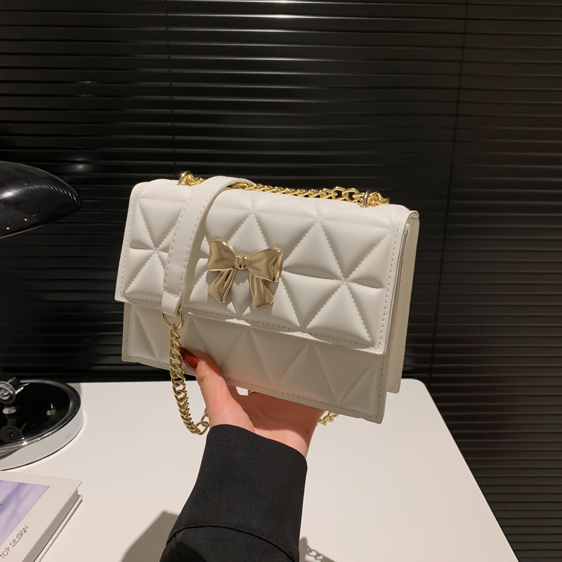 Bolso debajo de la axila de la cadena para mujeres 2024 primavera y verano nuevo estilo de estilo extranjero mariposa de cuadrícula de diamante un hombro bolso de tramo inclinado bolso pequeño