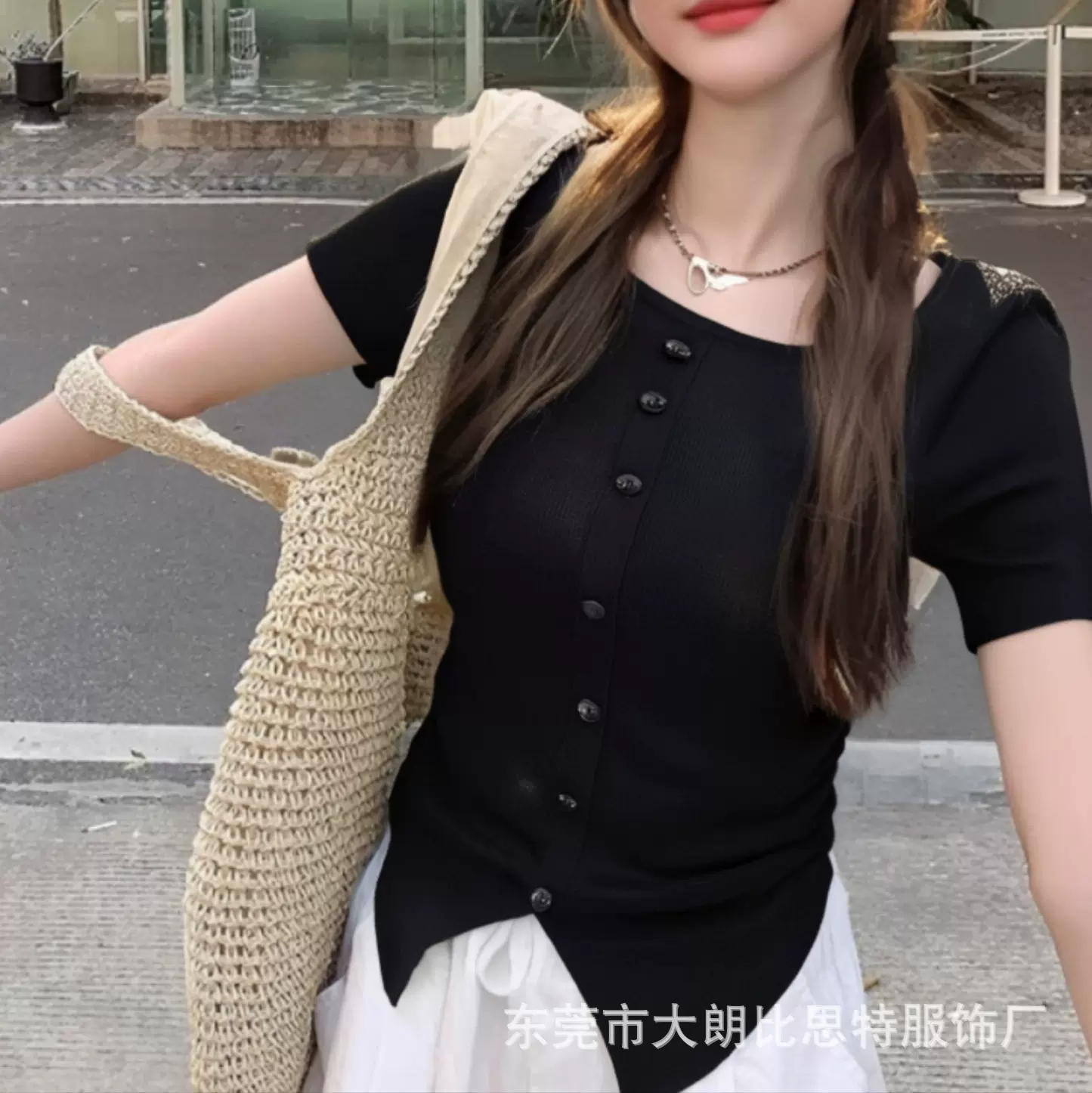 2025夏季新款洋时尚显瘦百搭上衣正肩方领单排扣套头短袖针织衫女