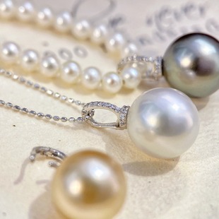 18K Gold White Zircon Pendant, Small Buckle, Versatile for Work Clothing, Can Be Matchinged with Any Chain, No Beads, No Chain