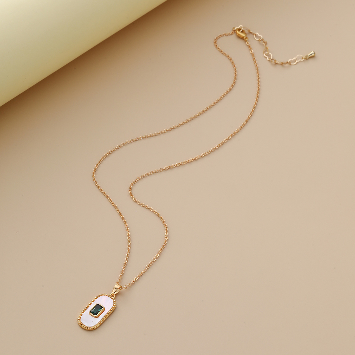 Retro oval ZIRCON chapado en oro collar ins personalidad simple avanzada clavícula cadena moda temperamento Collar para las mujeres