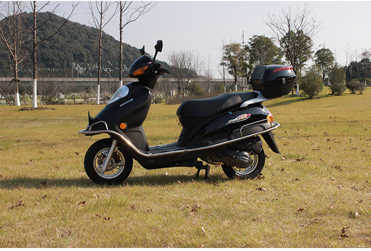 Pequeña princesa motocicleta taladro de lluvia asistido scooter de combustible 125 motocicleta de dos ruedas para hombres y mujeres vehículo completo