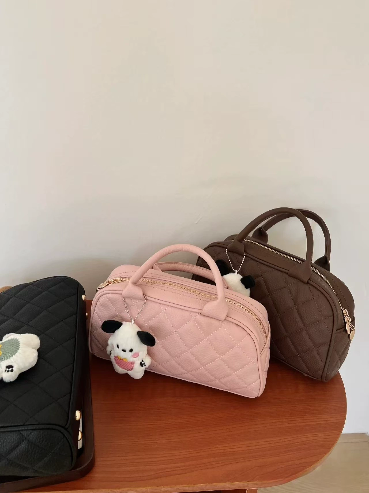 Small demi-season shoulder bag with diamond pattern, Chanel style
