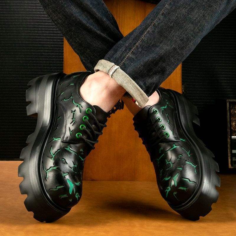 ShoeVault 2025 Neue dicke Sohlen, modische, höhenverstärkende Freizeitschuhe aus Leder, Derby-Schuhe mit Used-Look und Rissen, Herren-Boardschuhe_voghion.com