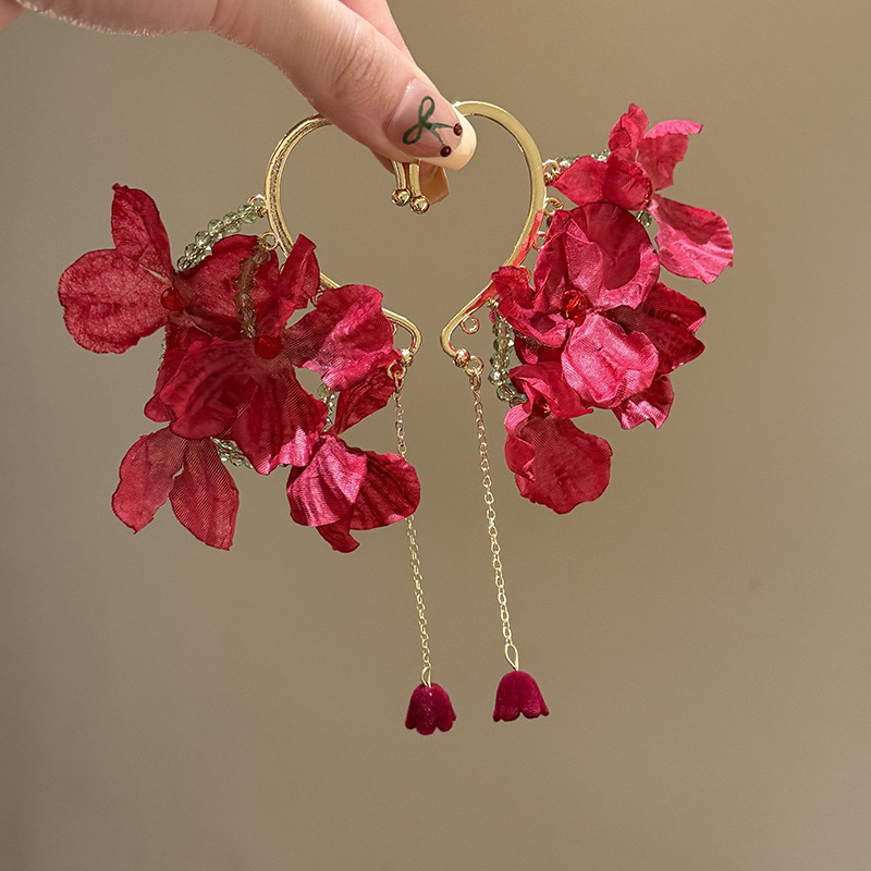 Retro Hong Kong Style Red Rose Tassel Ear Cuffs, Niche Fashion, Exquisite, Gentle, Versatile Women's Ear Accessories Wholesale