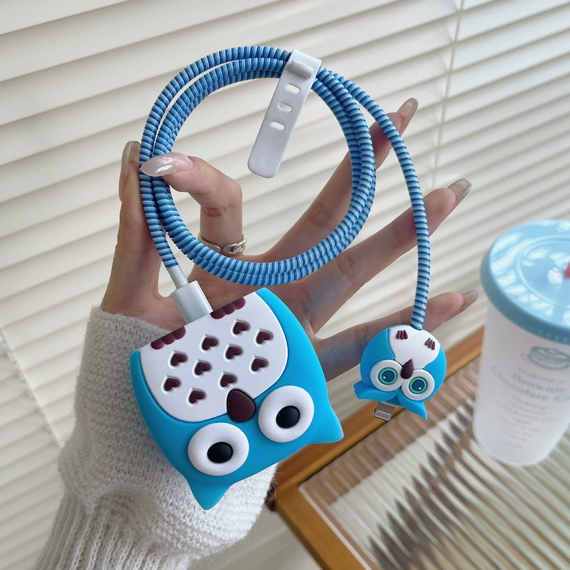 Электрический защитный чехол Blue Eagle подходит для трехконтактного защитного чехла зарядной головки Apple британского стандарта мощностью 25 Вт для предотвращения повреждения.