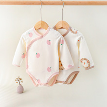 宝宝连体衣秋冬款婴儿纯棉新生儿0- 3个月长袖偏领按扣爬服童装