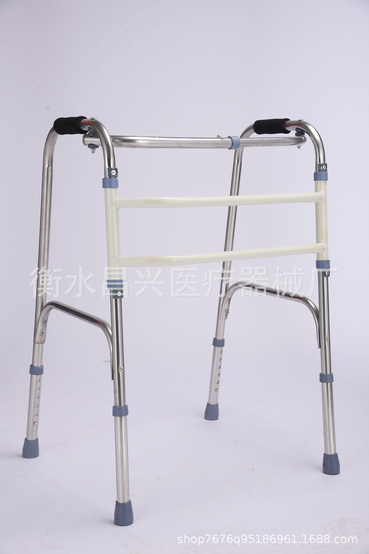 Venta al por mayor de fábrica de aleación de aluminio engrosada ayuda para caminar ancianos ayuda para caminar de rehabilitación ayuda para caminar de cuatro patas plegable ayuda para caminar