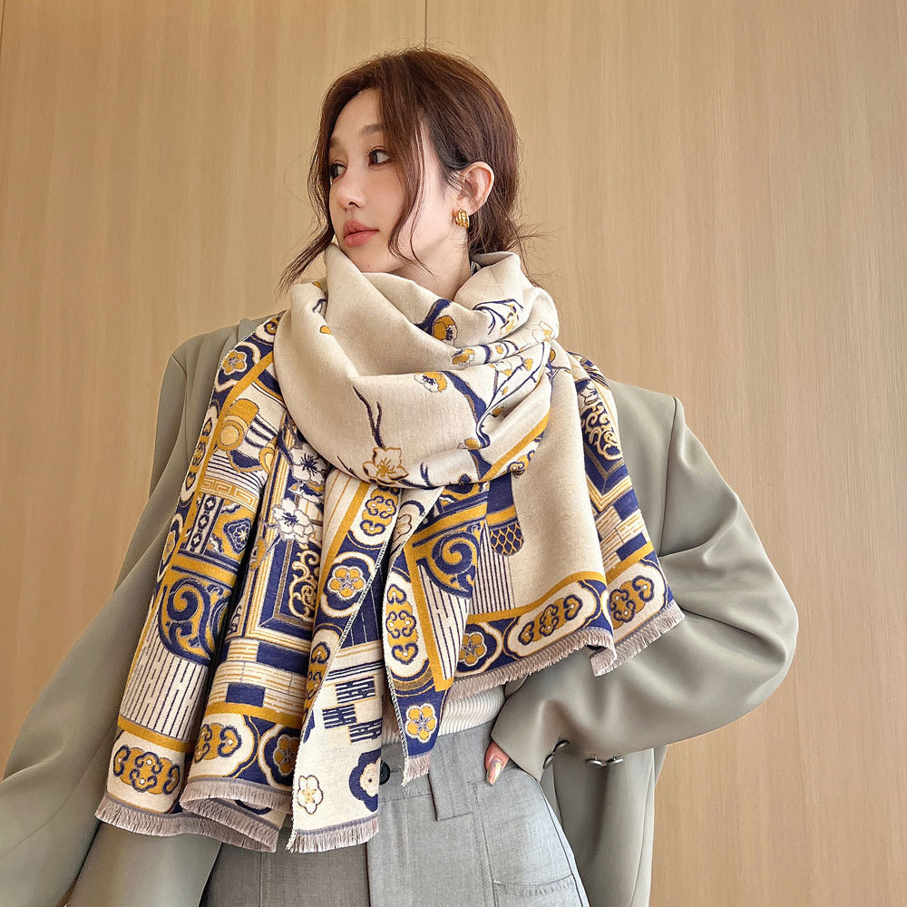 Demi-season scarf made of faux fur