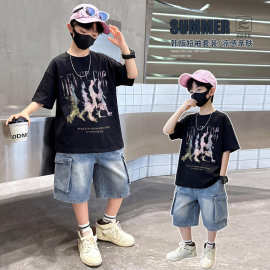 男童夏季休闲中大童套装2026款儿童洋气人影牛仔短裤两件套代发潮