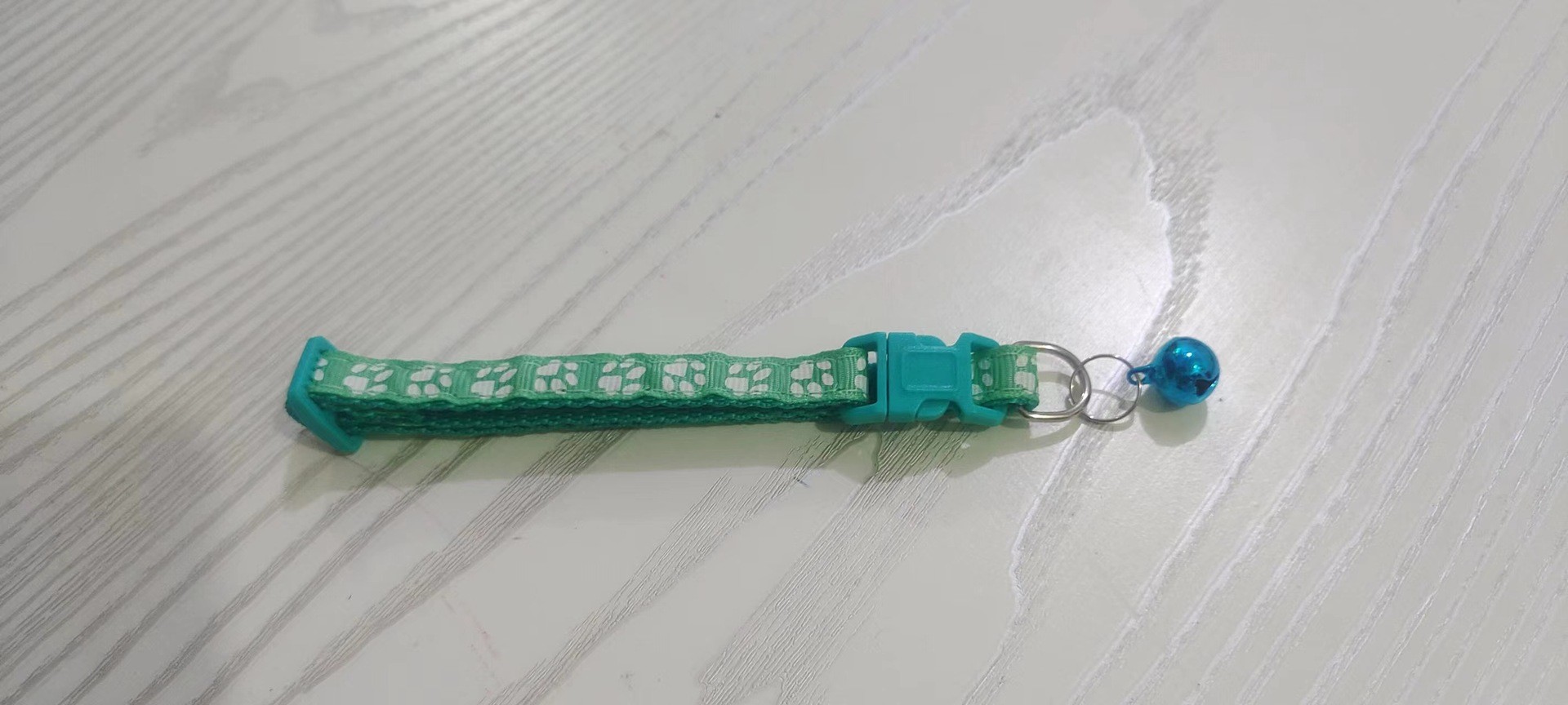 Collar de pegado de mascotas perros gatos una sola huella de pata impresa campana gatos brota gatito de nylon