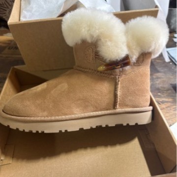 Henan Sangpo Snow Boots, Cotton Shoes, Women's Sheepskin and Fur Integrated Warm Casual Flats-Soled Slip-On Horn Buckle