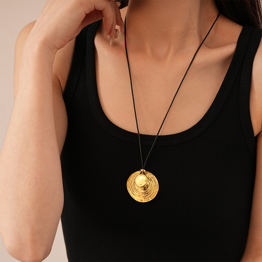 38g Weight Alloy Pendant Material Pendant Necklace Classification Alloy, Leather Rope Chain Material snake chain Chain Type 1 Piece Quantity Holiday, Daily, Selfie Occasion Alloy Material Geometric Pattern Women's Gender Plating Design Simple Style Style Simple Style Geometric Alloy Snake Chain Pendant Necklaces Wholesale 7