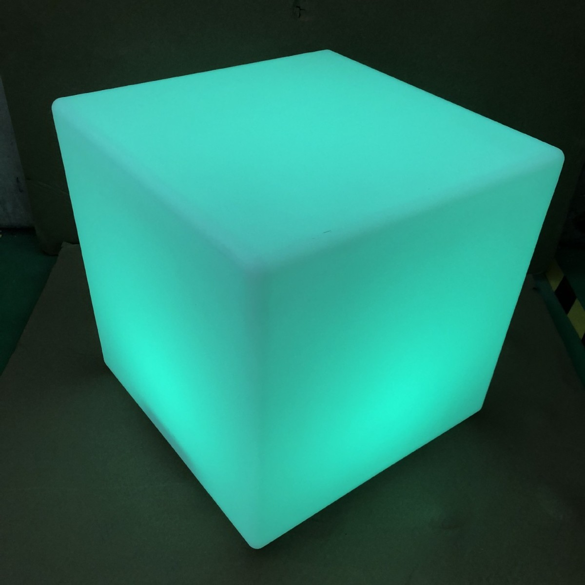 Transfronterizo LED luminoso cubo colorido decoración de lámpara de noche taburete de bar lámpara de mesa lámpara cuadrada iluminación de patio exterior