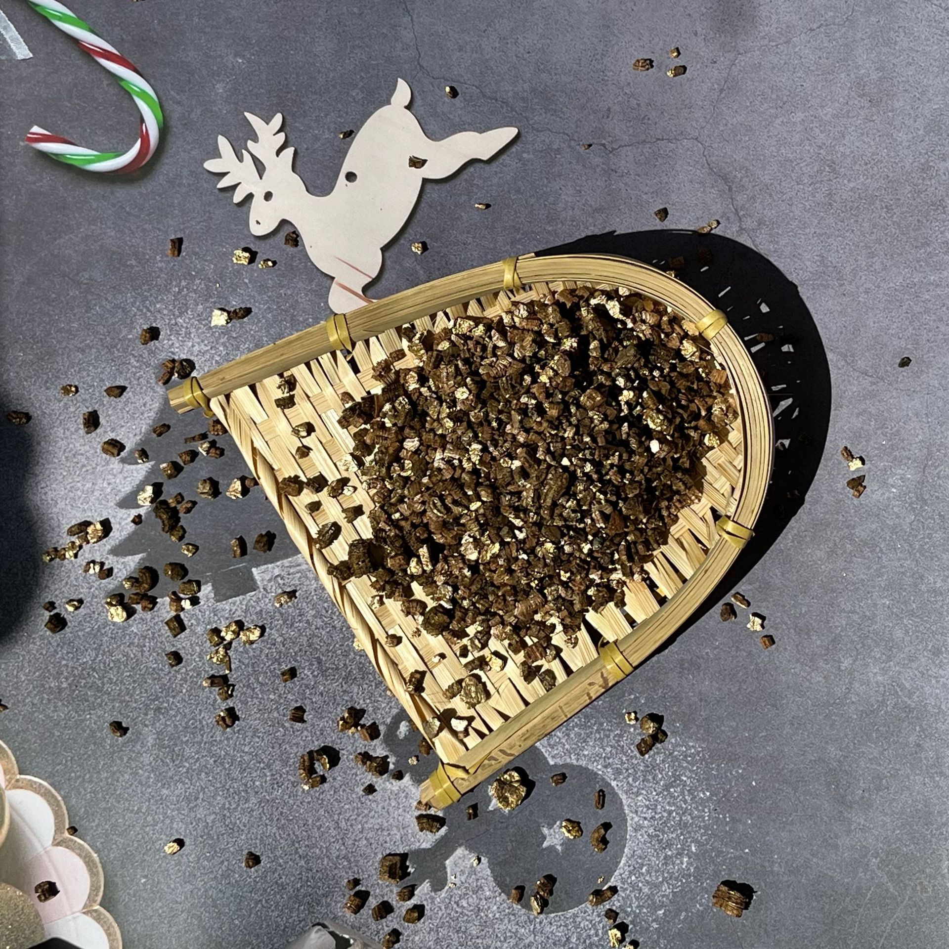 厂家批发 金黄蛭石 育苗用蛭石 扦插养花宠物垫材建筑育苗暖膨胀