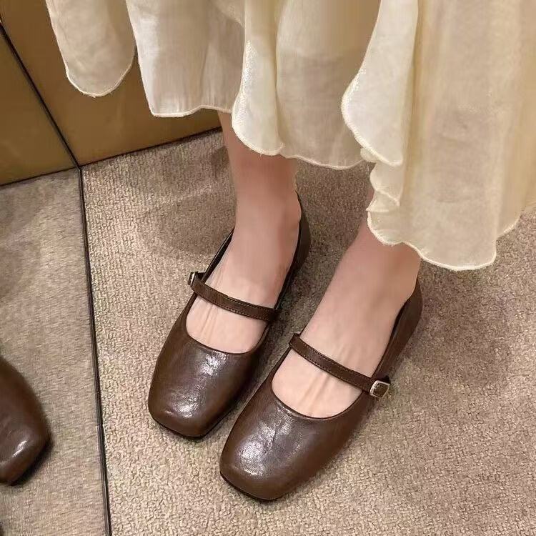 Explosión francesa de cabeza cuadrada superficial retro zapatos 2026 nueva falda de noche suave y plana zapatos de cuero Mary Jane