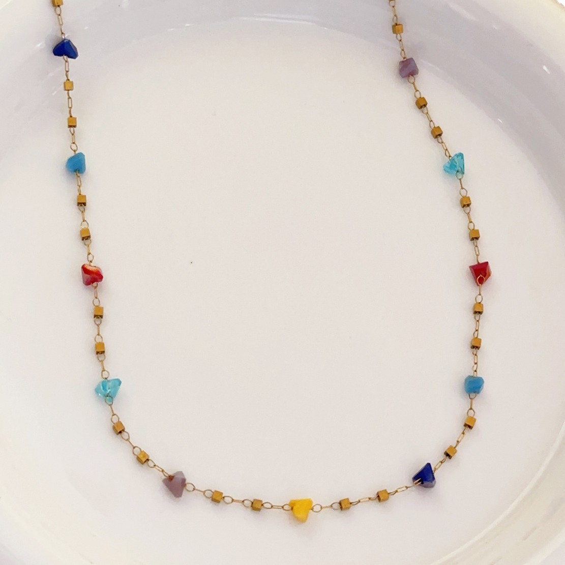 Collar de cristal que no se desvanece de acero de titanio, cadena de clavícula de diseño de nicho de lujo ligero femenino 2025 nuevo accesorio de collar explosivo