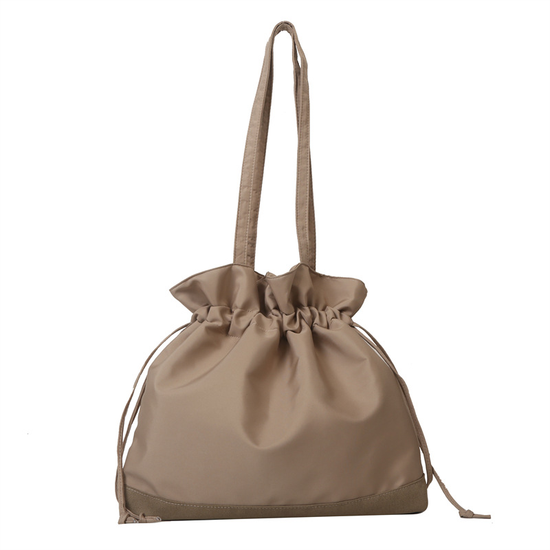 2023 nuevo estilo occidental casual color sólido Portátil Bolsa grande para las mujeres Solo bolso de hombro de invierno de moda cordón bolsa de almacenamiento de gran capacidad