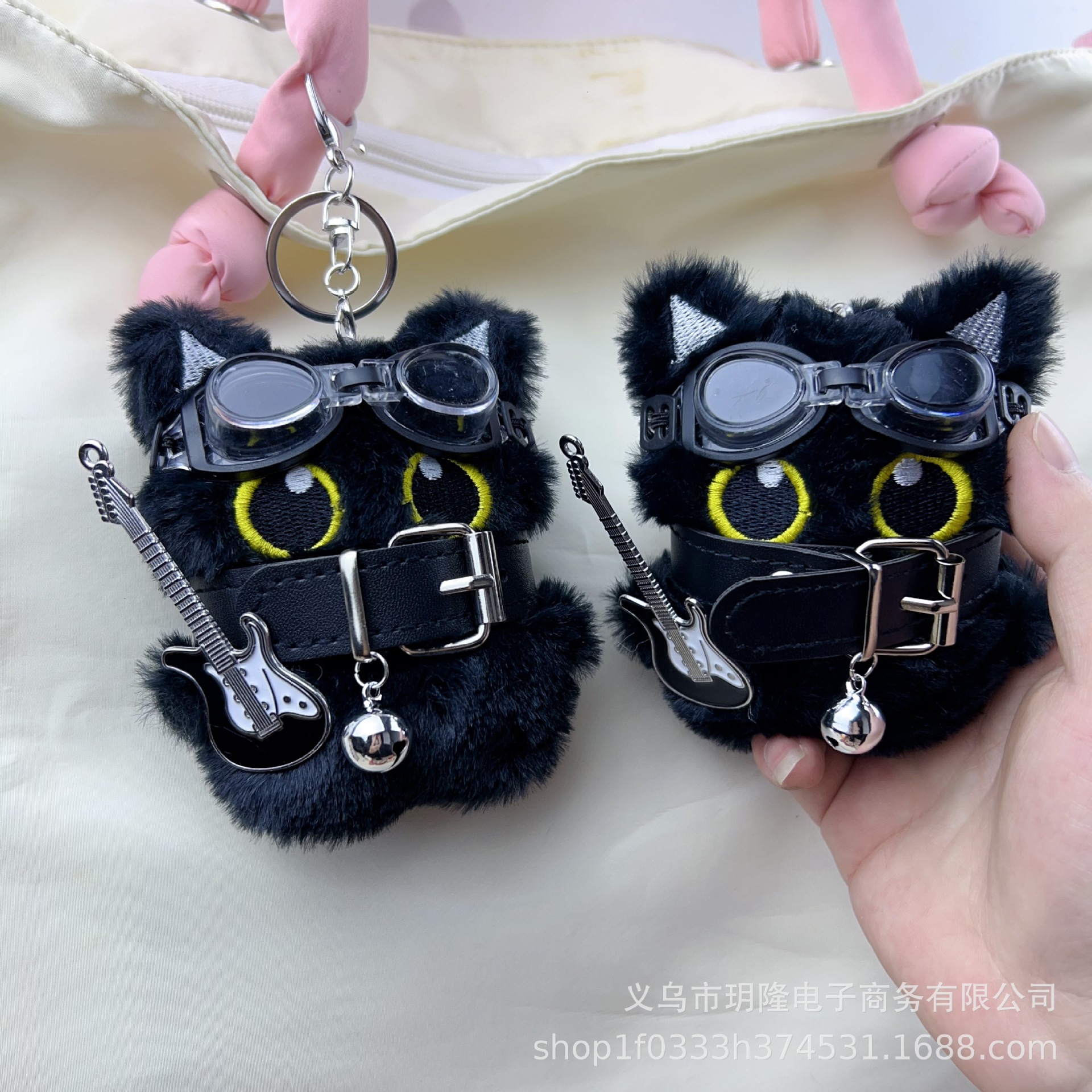 Nuevos colgantes de gato negro estilo punk adorable bolsas de gato de ojos grandes negros colgar pequeños regalos pequeños juguetes al por mayor