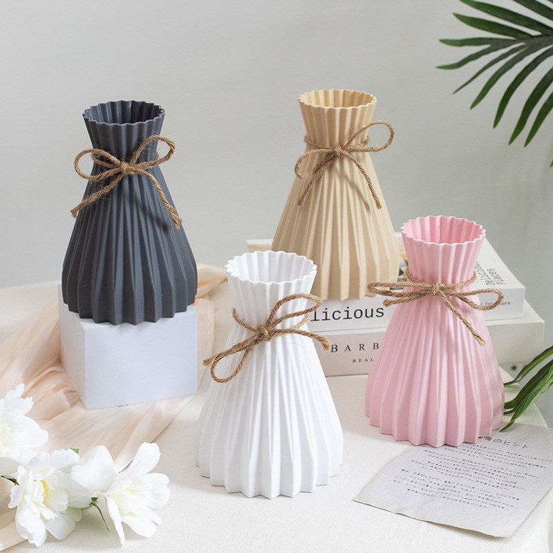 Nordic Ins Style Pineapple-Patterned Plastic Vase, Shatterproof, with Hemp Rope Waist Decoration, Water Ripple Origami Vase for Living Room Display