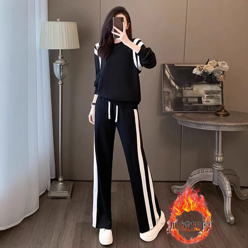 Autumn and winter with a set of sports and leisure suit women's fashion age-reducing foreign-style fashionable sweater wide-leg pants two-piece set