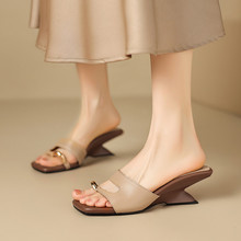时尚外穿坡跟罗马女拖鞋复古真皮一字型凉拖高跟杏色夹趾显瘦凉鞋