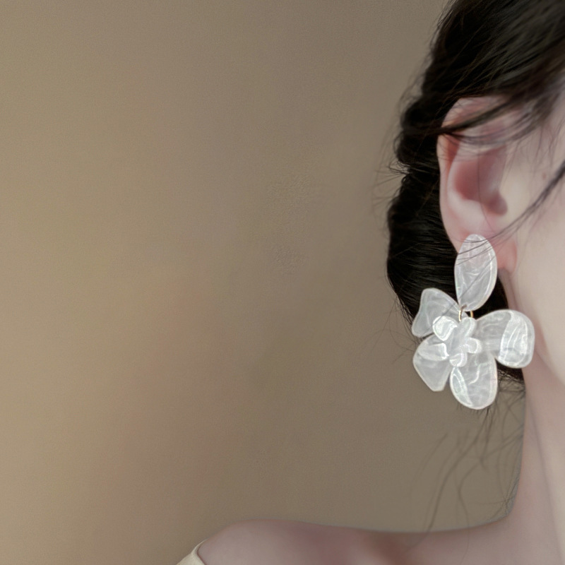 Pendientes de perlas con borla de flores de alta calidad con aguja de plata Pendientes de todo fósforo de moda francesa de nuevo estilo Pendientes de alta calidad de lujo ligero