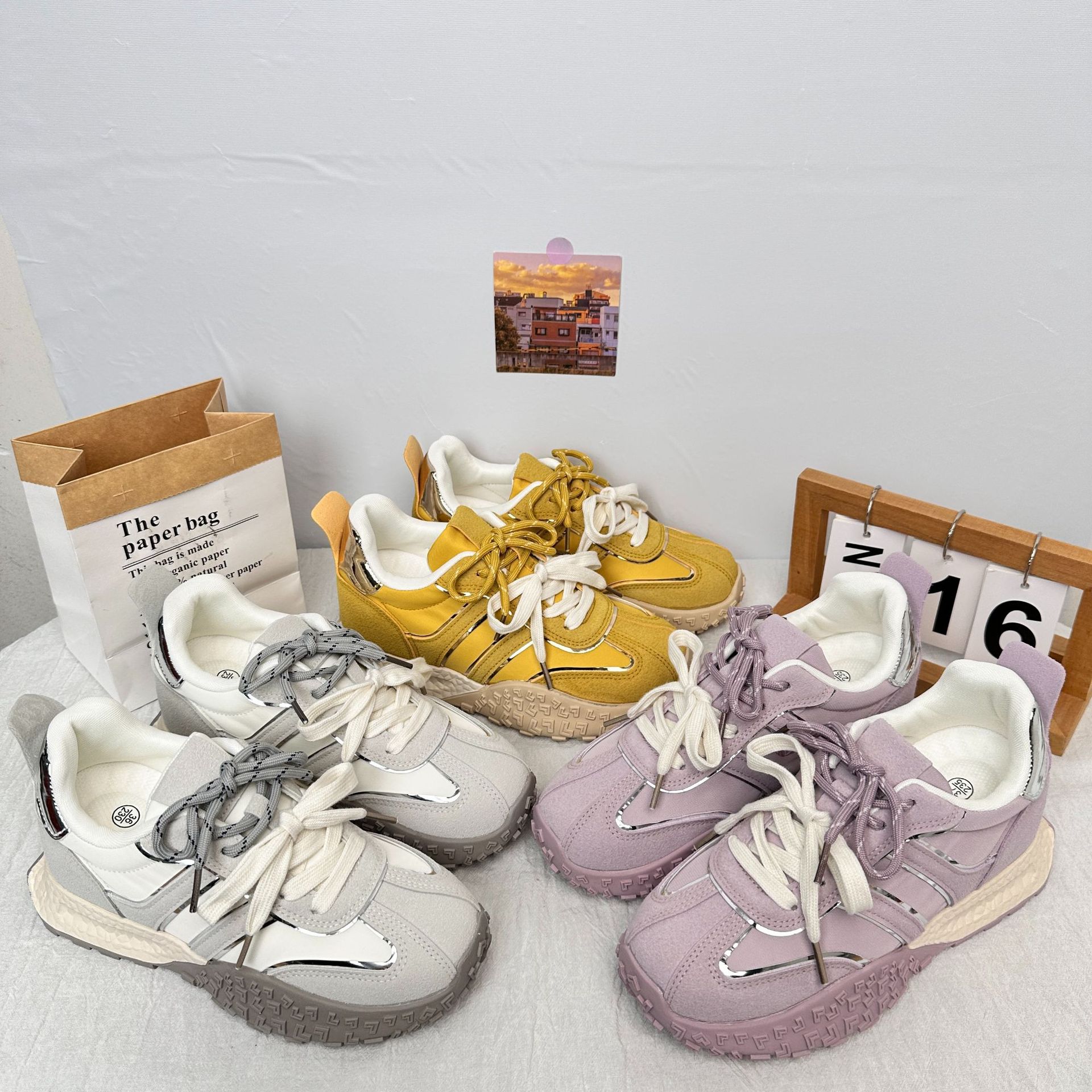 A9904 plantilla de látex/aumento interior de suela gruesa zapatos de papá zapatos de mujer diseño de nicho 2025 nuevas zapatillas de deporte explosivas image 1