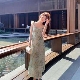 【双层＋内里】新款碎花v领飞飞边清冷大美人设计感显瘦斜裁连衣