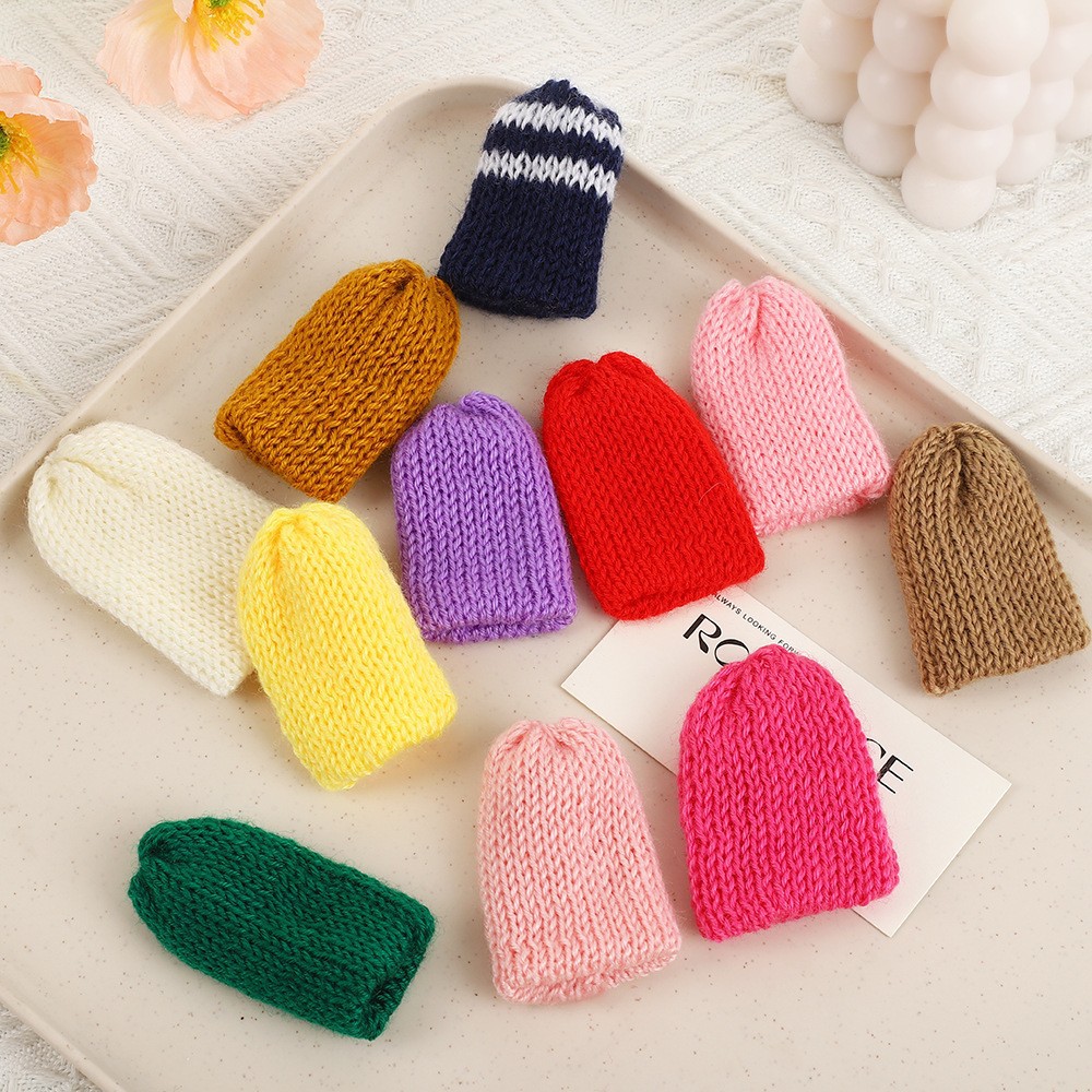 Mini Bufanda y Gorro Navideños de Lana para Muñecas y Decoración image 5