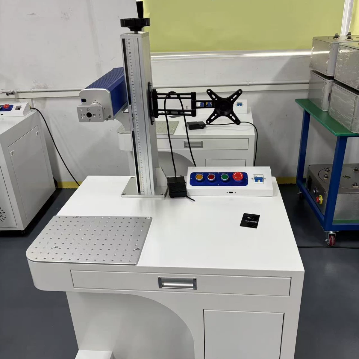 Машина для маркировки бывших в употреблении Xiaolan поставляется с обучением и плавной отладкой.