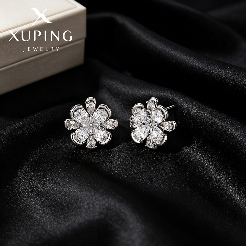 Xuping simple aleación de cobre chapado flores blancas pernos de moda temperamento dulce auriculares Europa y América al por mayor transfronterizos mujeres