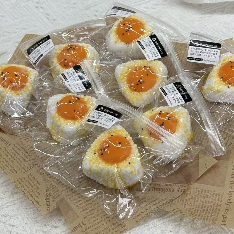 ネットセレブの人気おもちゃ、おにぎりケーキ、パン、おもちゃ、ストレス解消用の模擬食品おもちゃ|undefined