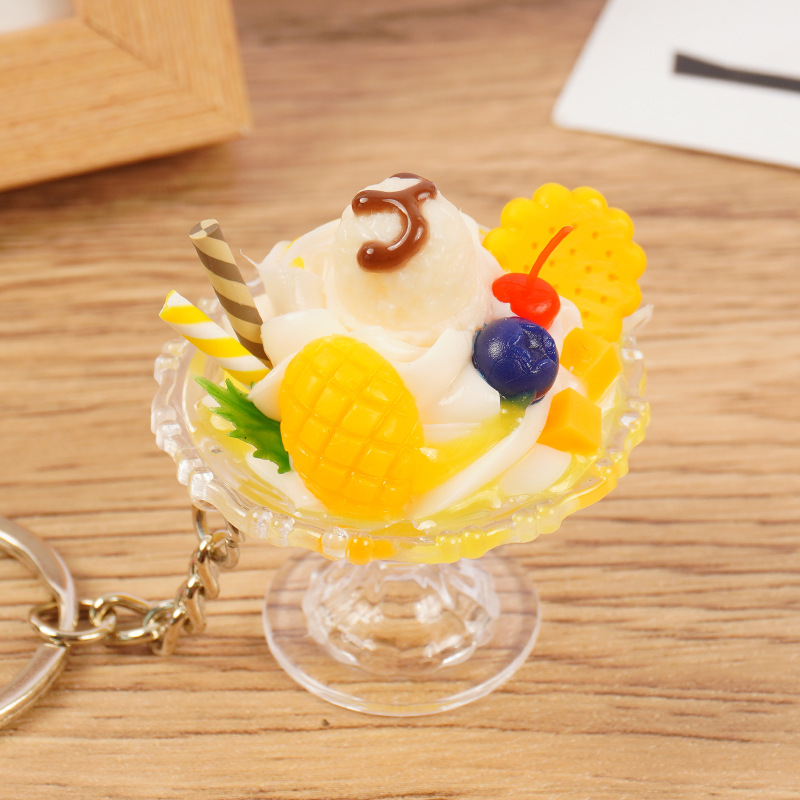 Lindo llavero de helado de simulación, divertido juego de comida hecha a mano, colgante de taza de hielo, colgante de bolsa de pareja de estudiantes de máquina de garras