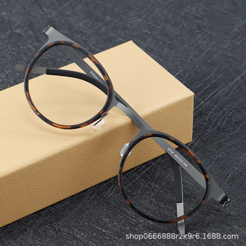 老眼鏡純チタンレトロべっこう老眼鏡メンズ多焦点見る遠近ハイビジョン中高年高級花鏡