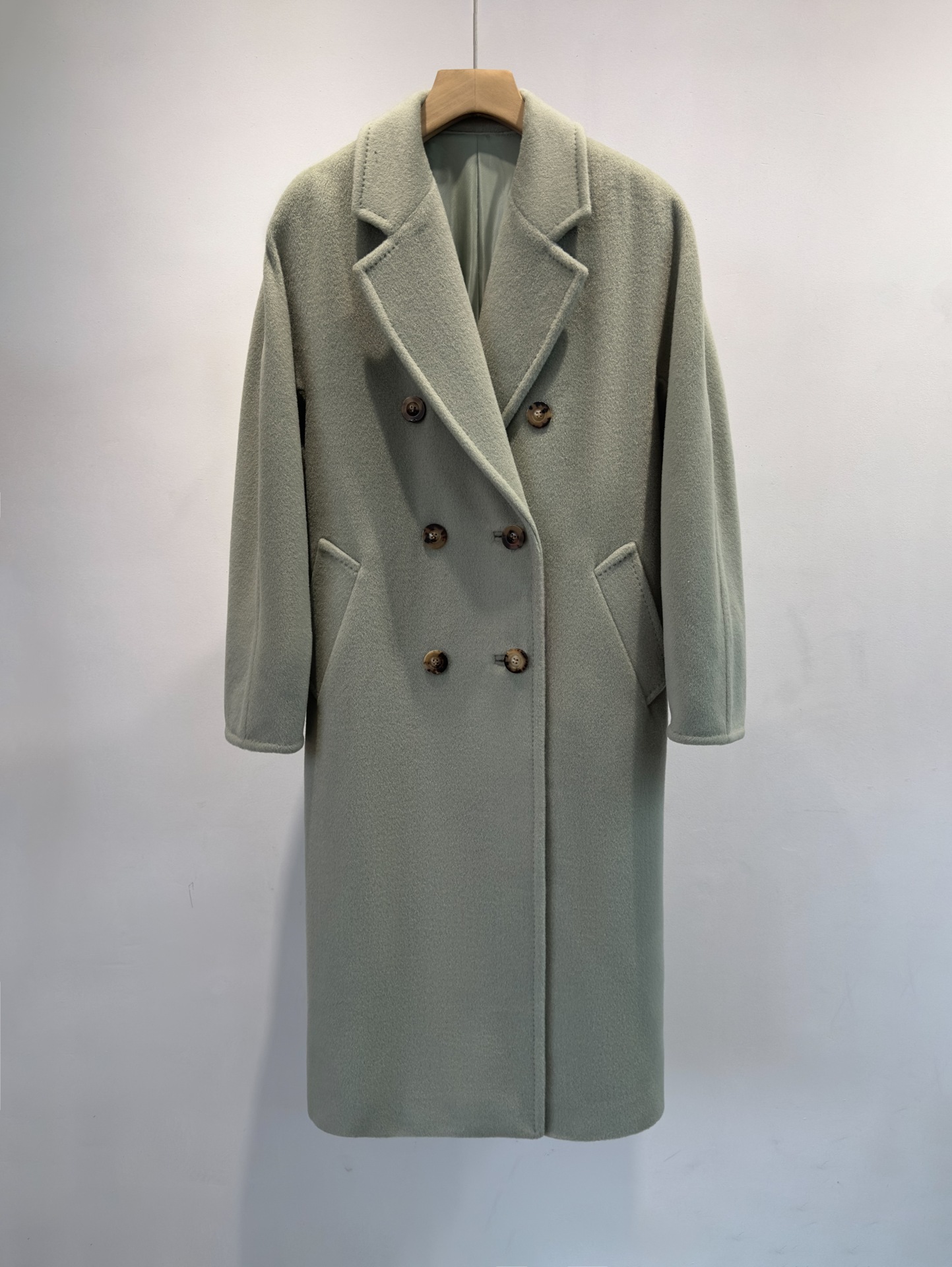 "블루 그린 PLUS 버전 ""Bemberg Cupraamid""."