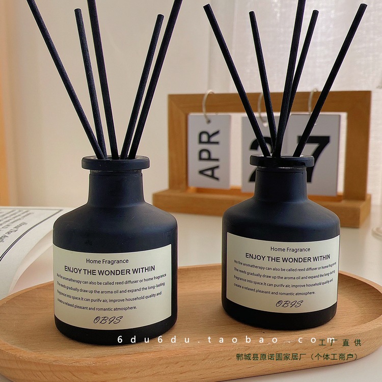 ins冷淡风室内卧室无火感清新香薰家用房间香水桌面装饰摆件