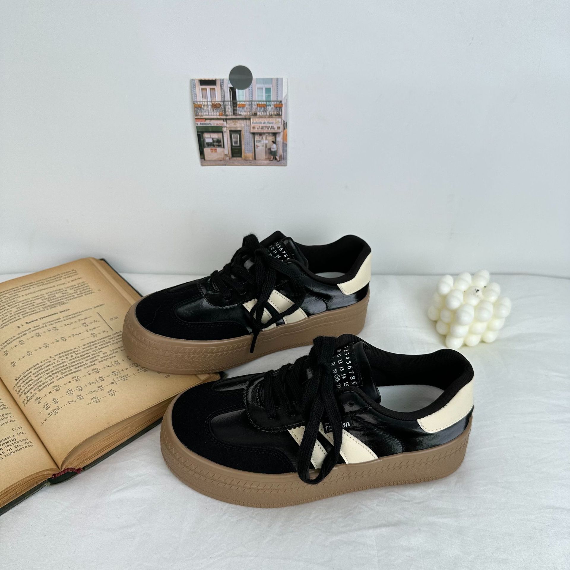 Zapatos de entrenamiento alemanes zapatos de mujer 2024 nuevas zapatillas de deporte para estudiantes originales de nicho zapatos casuales deportivos de todo fósforo de suela gruesa 6582